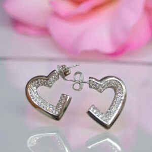 Brinco em formato de coração - modernos