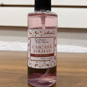 Agua de lençol, fragancia de cascas e folhas