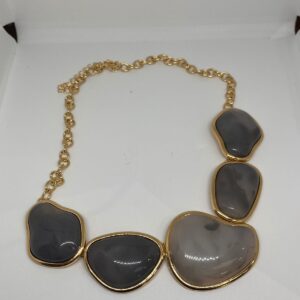 Colar Orgânico Maximalista Pedras Ovais de Resina Cinza