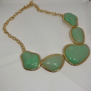 Colar Orgânico Maximalista Pedras Ovais de Resina Verde