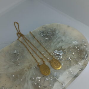 Escapulario em aço dourado