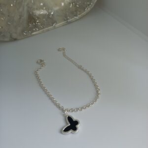 Pulseira com Elinhos e Borboleta de Resina