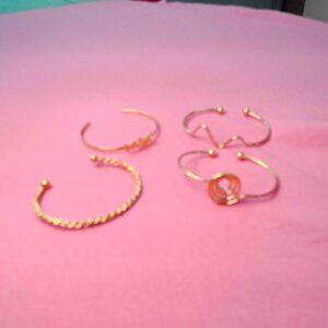 Kit de Braceletes Dourados